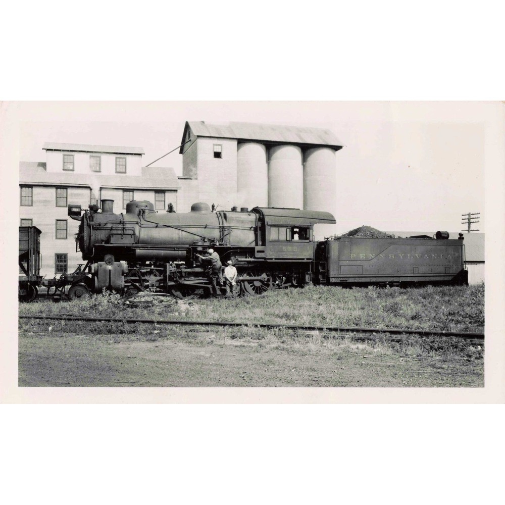 PRR Pennsylvania Railroad 553 2-8-0 Steam Locomotive Crew Photo Oxford PA 1946